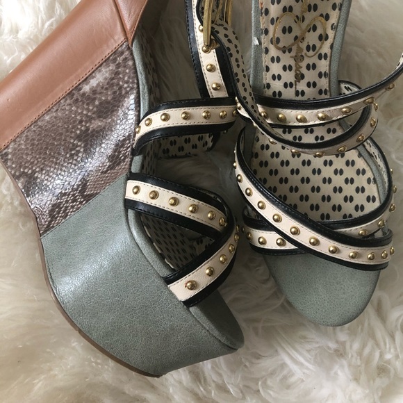 Shoes - Picture 3 of 7